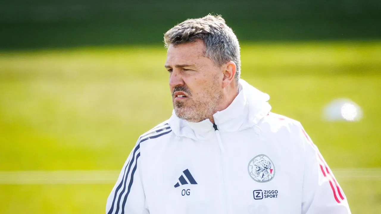 أياكس يخوض اللقاء أمام هيراكليس بخط وسط مفاجئ للغاية